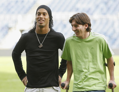 2026年F1全阵容敲定！角田裕毅降为储备车手，哈贾尔晋升搭档维斯塔潘（2026年F1阵容定案：角田裕毅改任预备车手，哈贾尔晋升与维斯塔潘搭档）