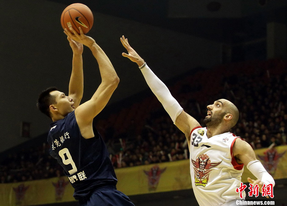 恩爱！库里妻子阿耶莎社媒晒与库里合照＆庆祝圣诞图片（库里夫妇甜蜜同框：阿耶莎社媒晒合照与圣诞庆祝照）