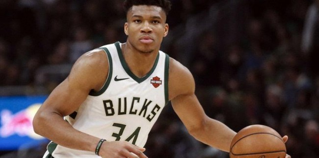 关键回合他站出来稳住一切（紧要关头他出面稳住全局）